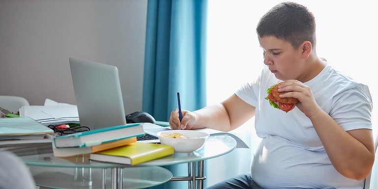 Riziko vzniku CRC ve středním věku je dvojnásobně vyšší u mužů, kteří byli v období dospívání obézní